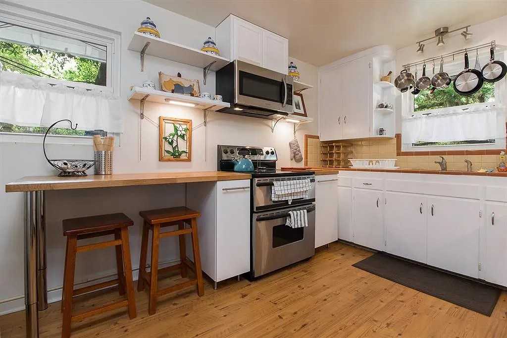 101 Nw 21st St #103 - Photo 4 of 7