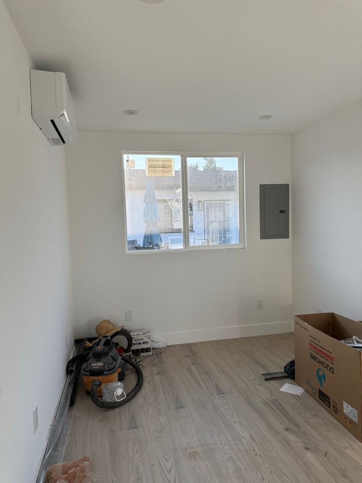 1204 S Spruce St - Photo 3 of 11