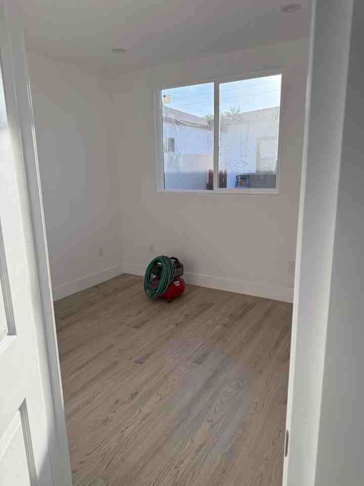 1204 S Spruce St - Photo 6 of 11