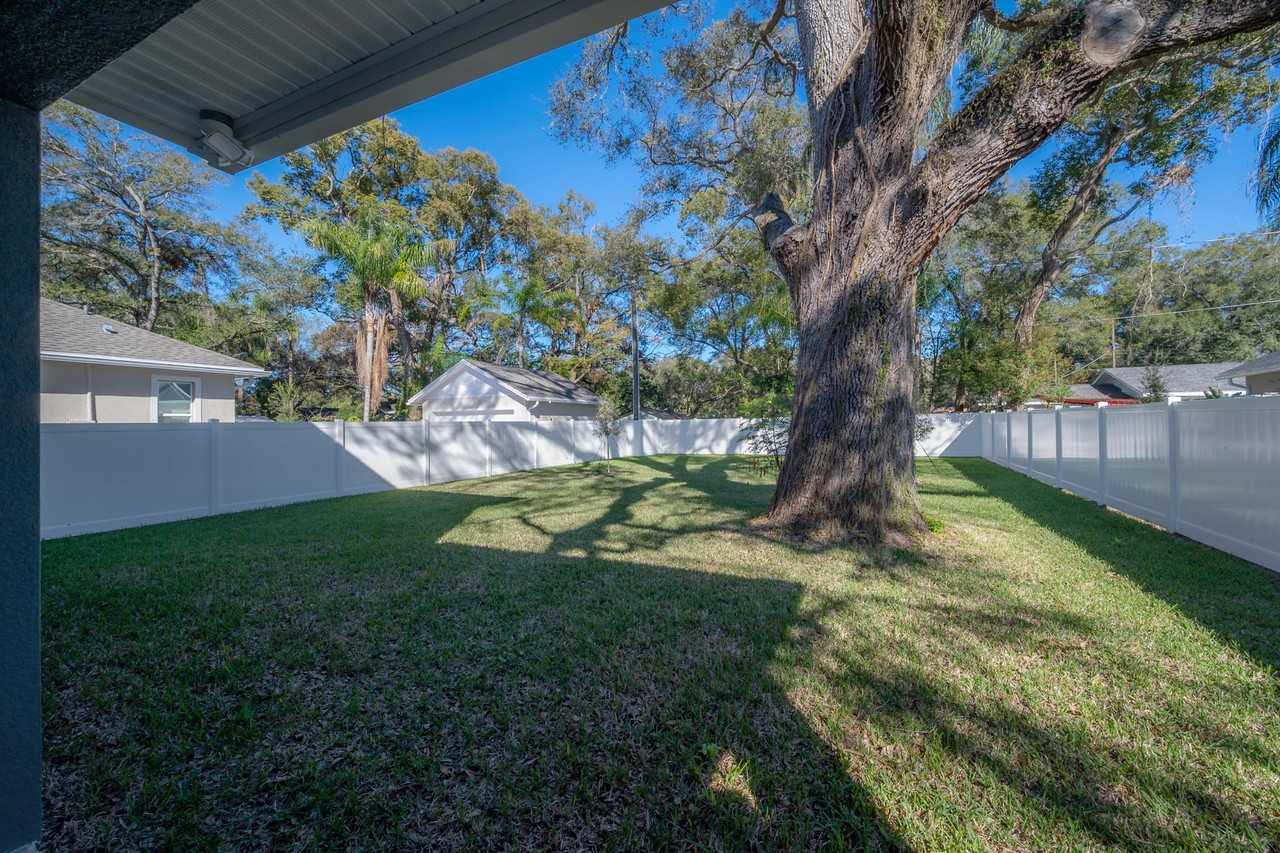 1714 Ne Lambright St - Photo 3 of 20