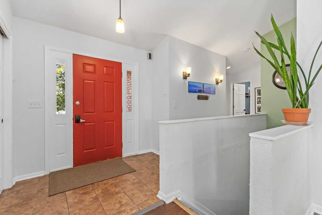 1037 Butte Pass Dr - Photo 3 of 20