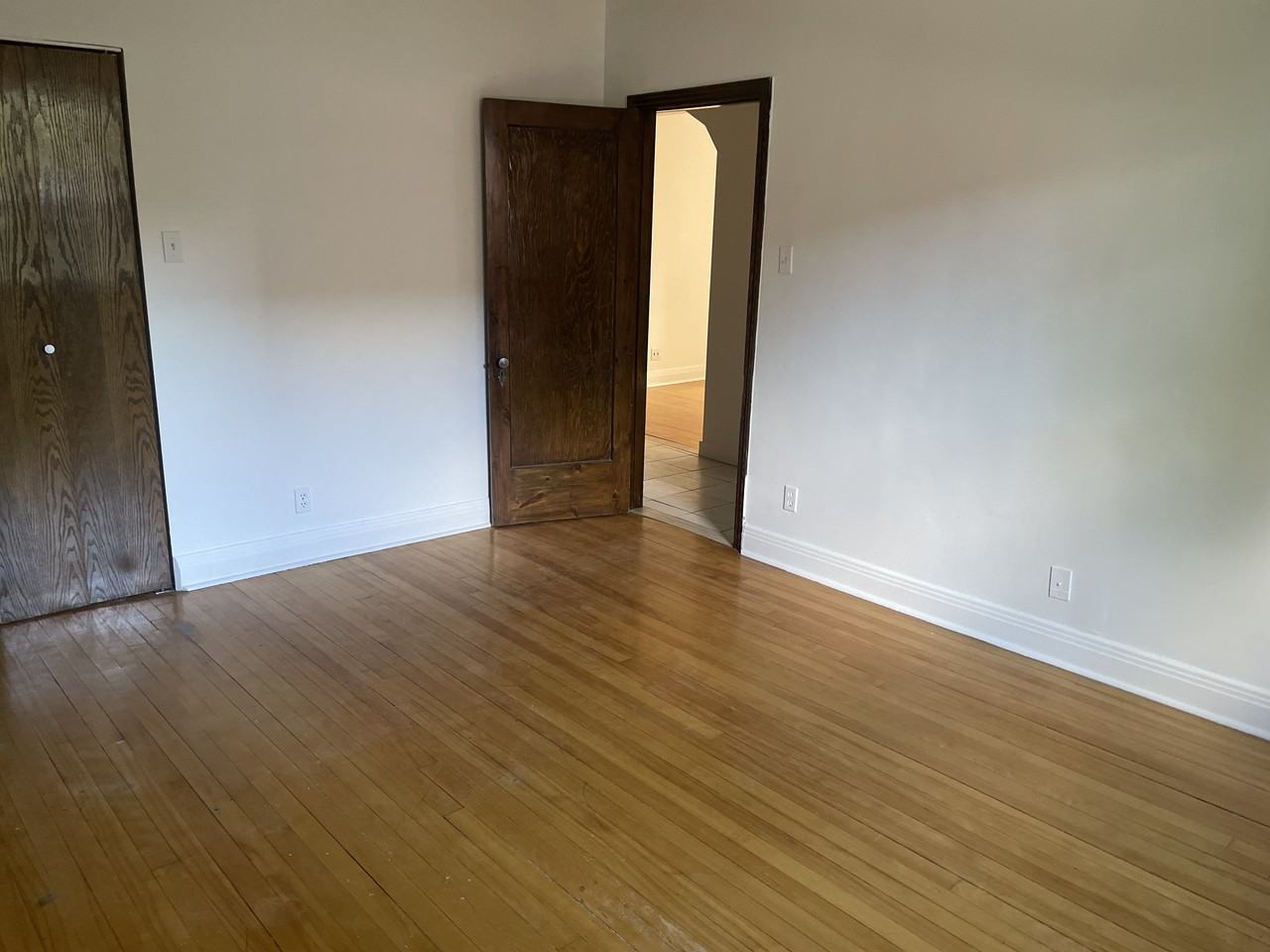 5280 Avenue Victoria #2 - Photo 2 of 6