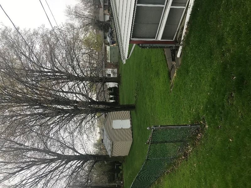 395 S Cayuga Rd - Photo 3 of 9