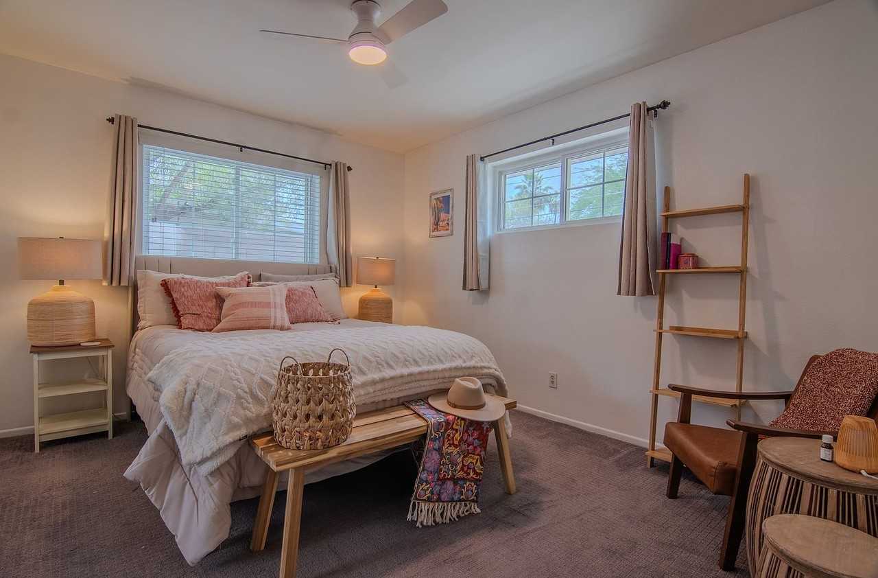7043 E Moreland St - Photo 7 of 18