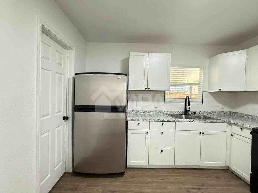 411 Yolanda Dr - Photo 3 of 20
