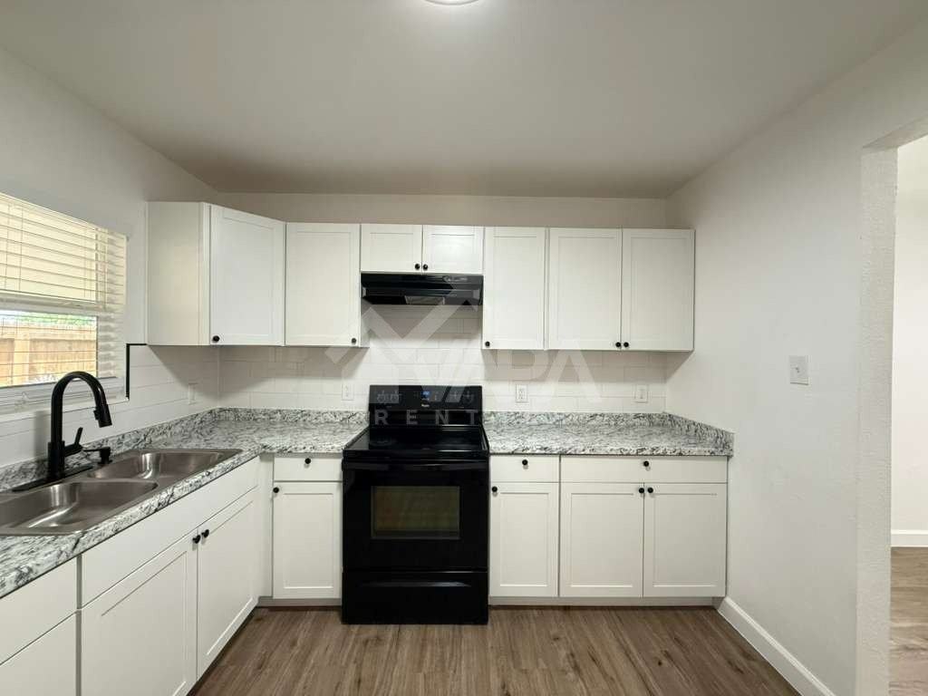 411 Yolanda Dr - Photo 4 of 20