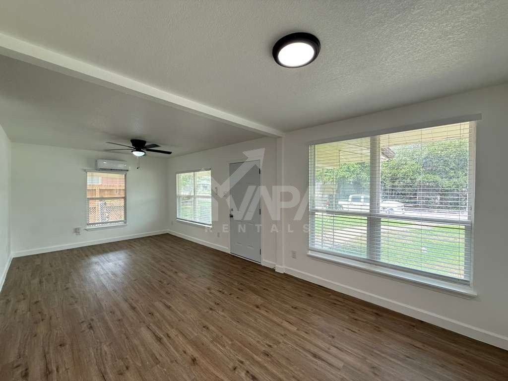 411 Yolanda Dr - Photo 6 of 20