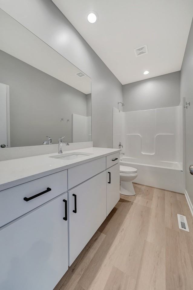 9001 S 42nd St - Photo 6 of 20