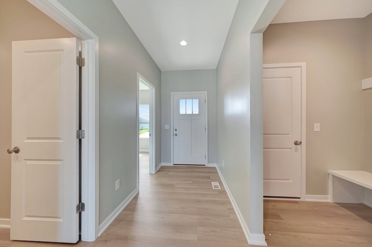 8926 S 42nd St - Photo 4 of 20