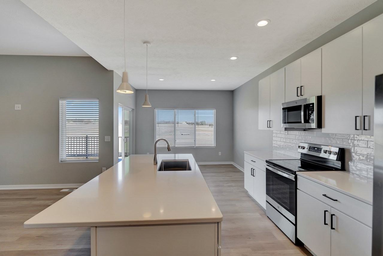 9049 S 42nd St - Photo 5 of 18