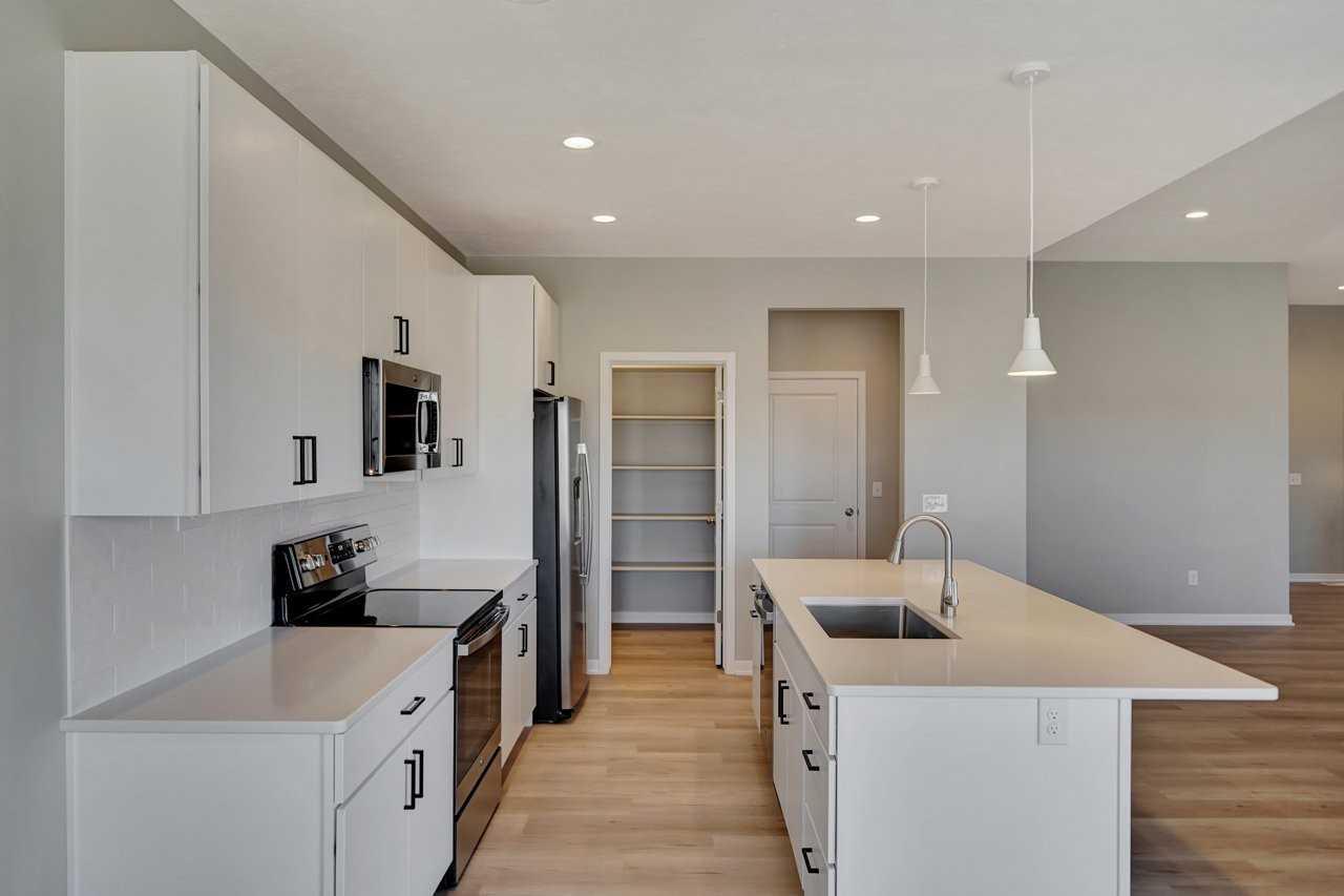 9049 S 42nd St - Photo 6 of 18