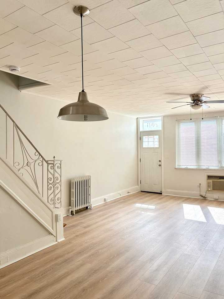 2011 S Darien St - Photo 2 of 18