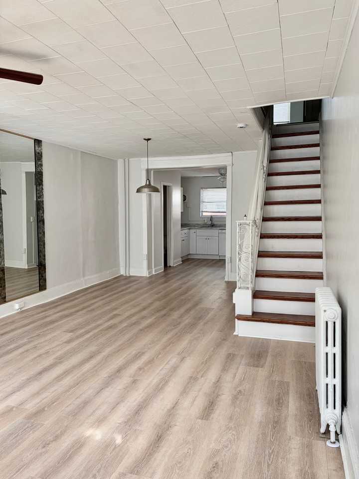 2011 S Darien St - Photo 4 of 18