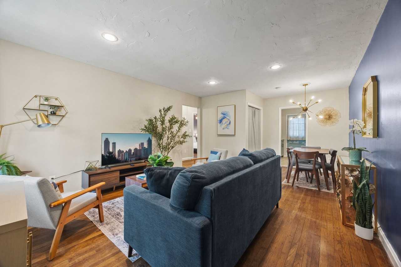 1021 North Ave Ne - Photo 2 of 20