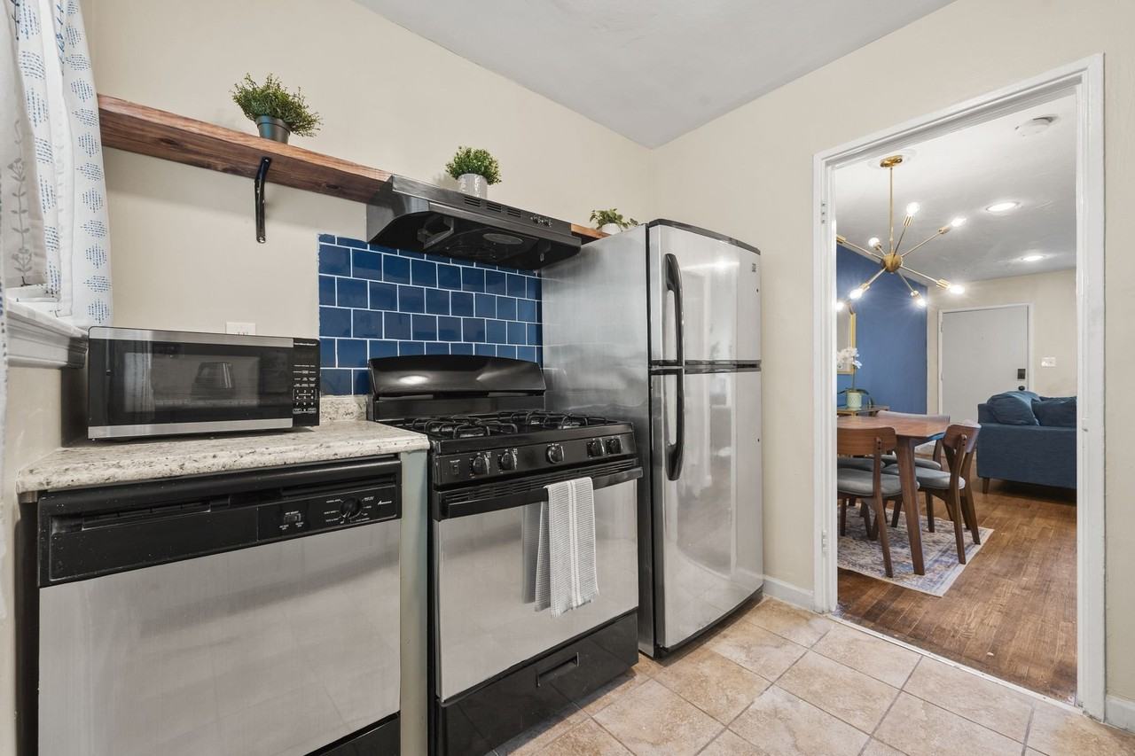 1021 North Ave Ne - Photo 6 of 20