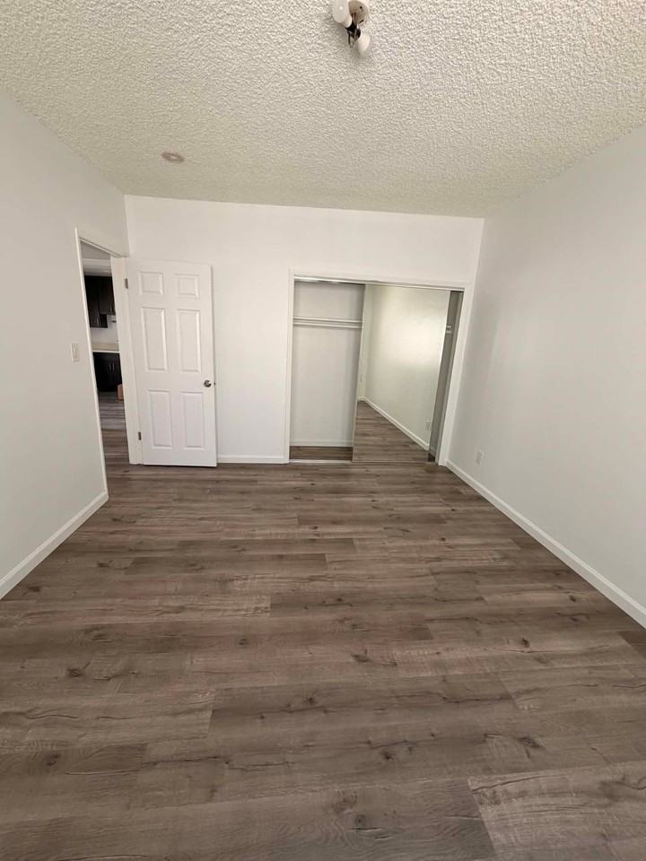 1019 E Grand Ave #3 - Photo 6 of 9