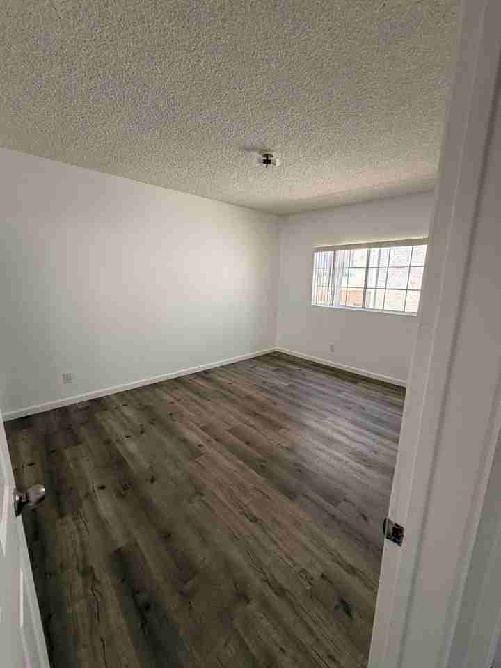 1019 E Grand Ave #3 - Photo 7 of 9