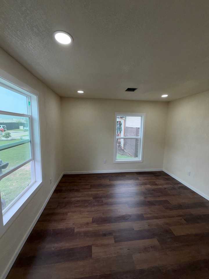 2922 Sw 19th St - Photo 3 of 16