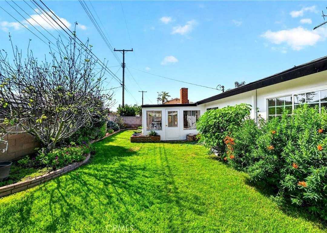 12702 Taylor St - Photo 3 of 17
