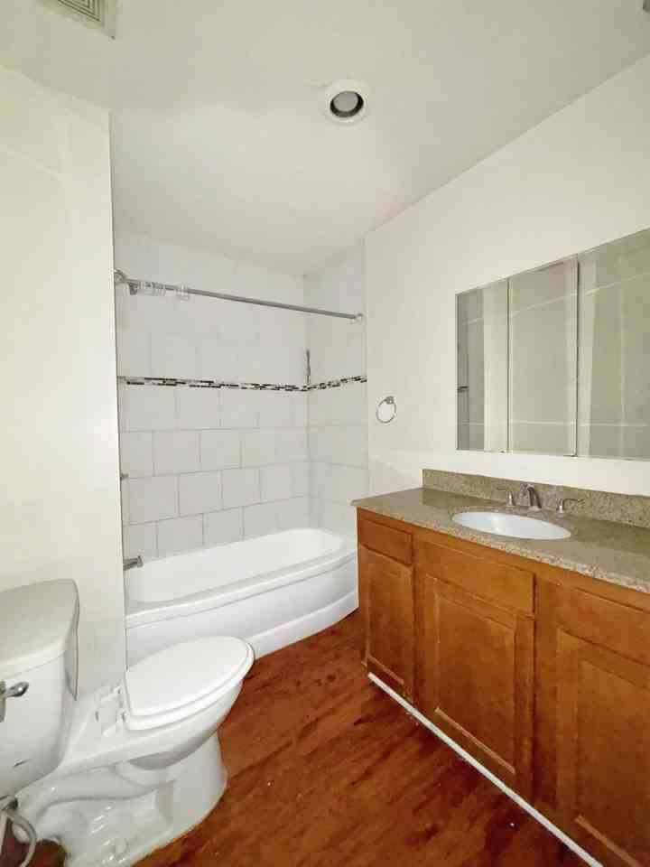 1130 W 9th St #B - Photo 4 of 4