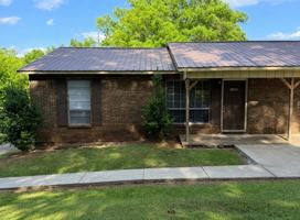 featured image of 2104 Francis St #B