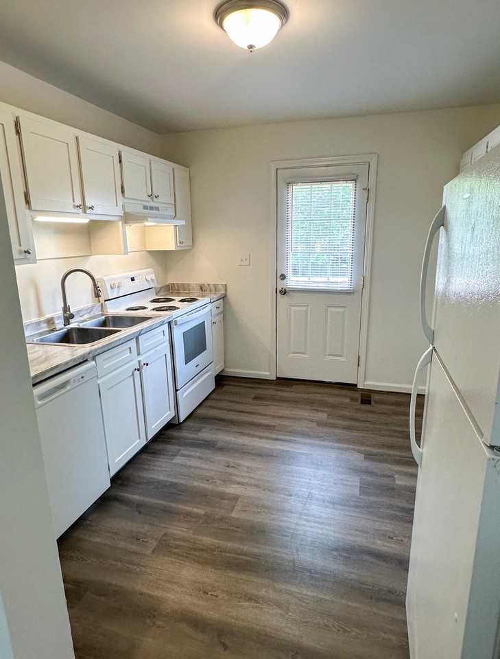 2104 Francis St #B - Photo 6 of 17