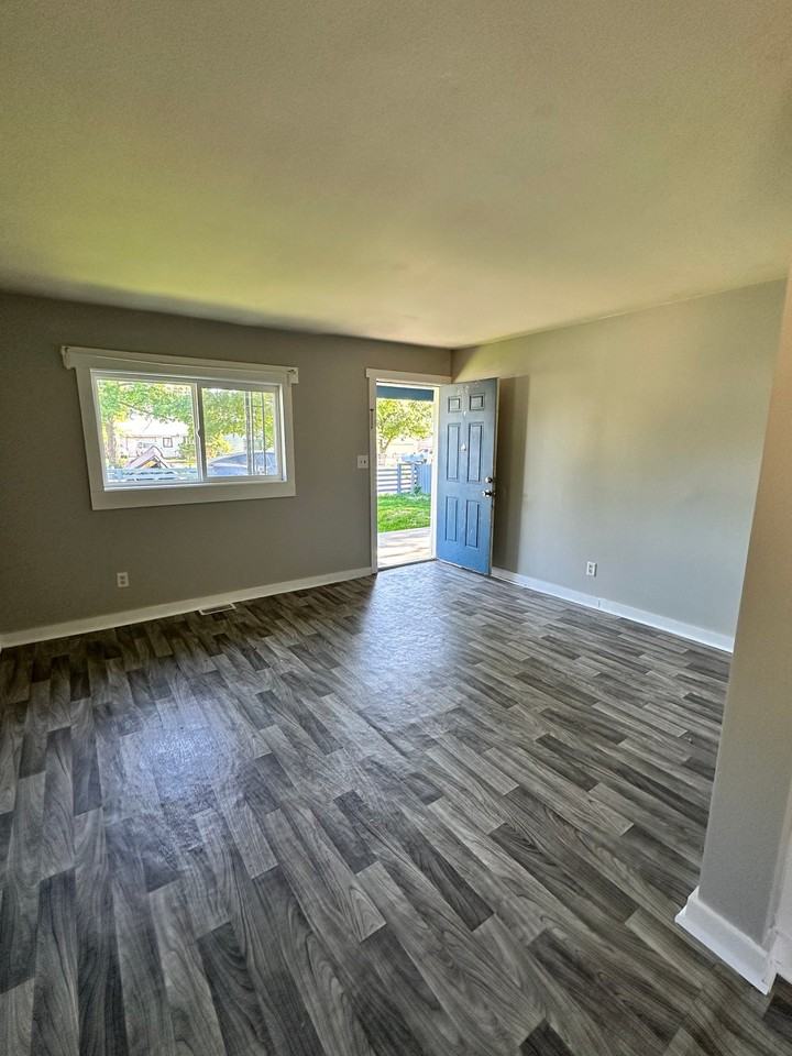 1320 1/2 Norton Ave - Photo 4 of 10