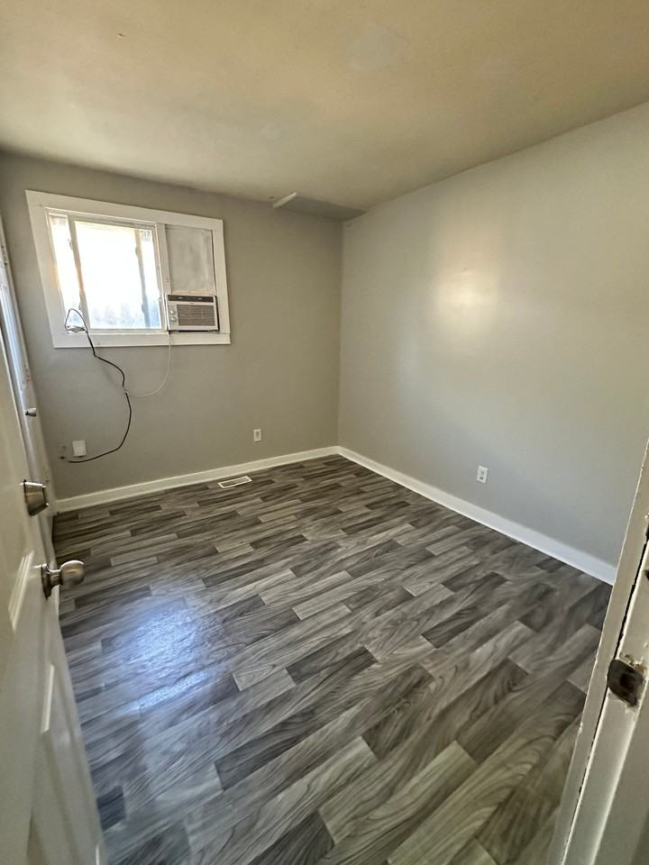 1320 1/2 Norton Ave - Photo 6 of 10