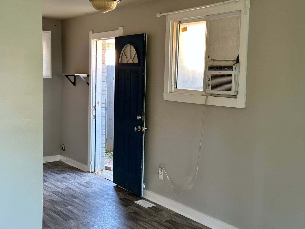 1320 1/2 Norton Ave - Photo 7 of 10