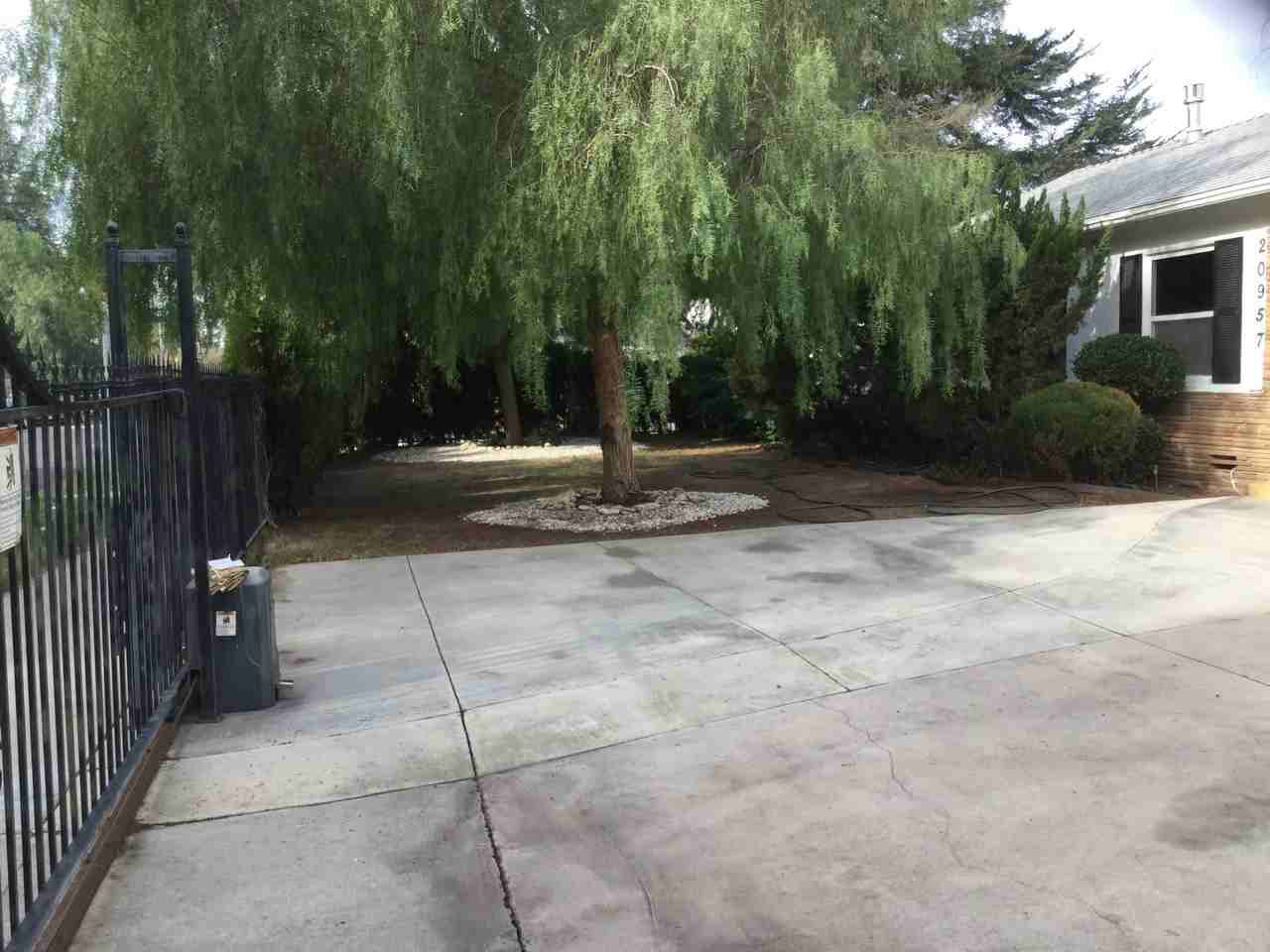 20957 Community St - Photo 4 of 18