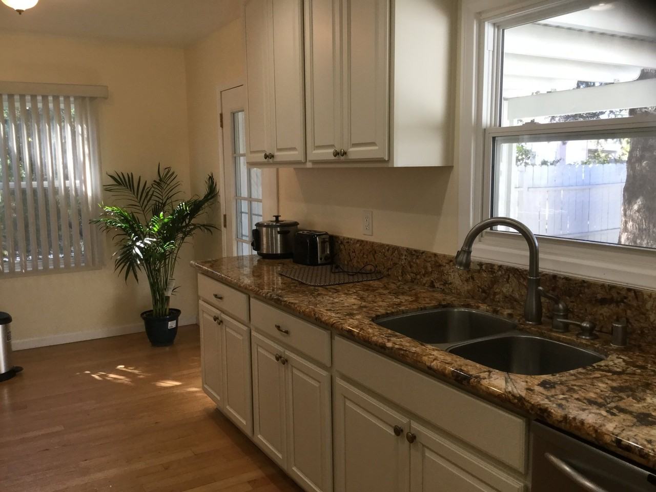 20957 Community St - Photo 6 of 18