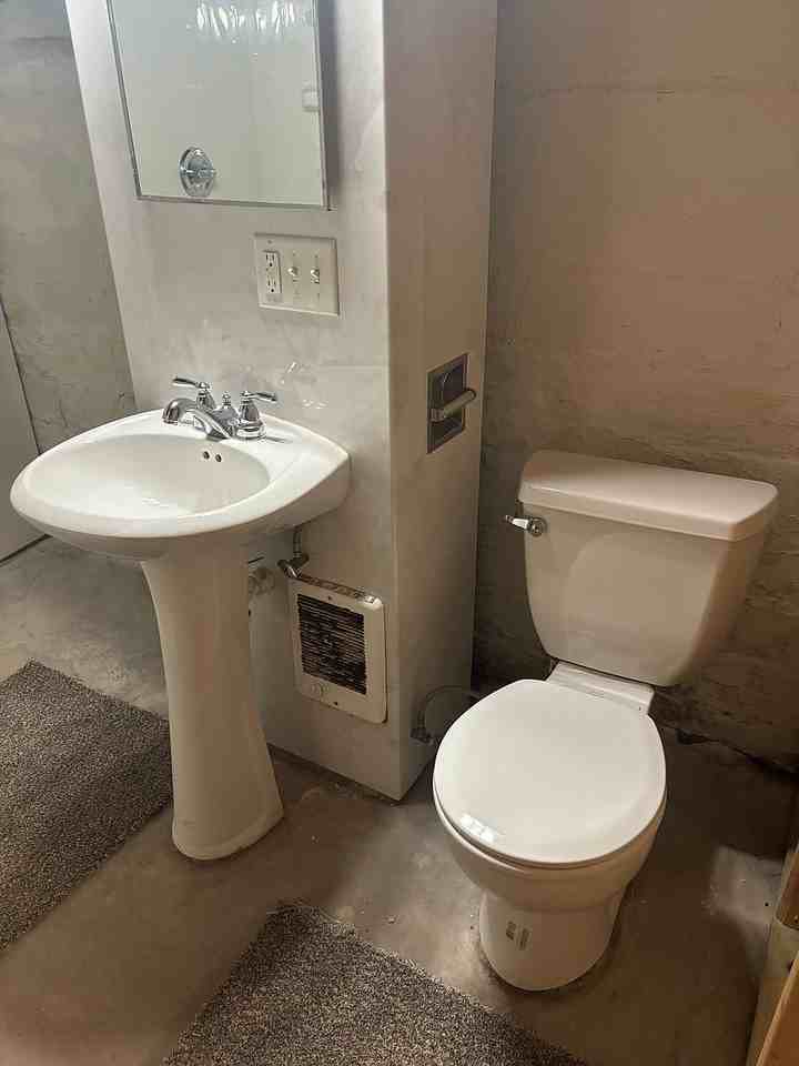 2500 Logan Ave N - Photo 2 of 14