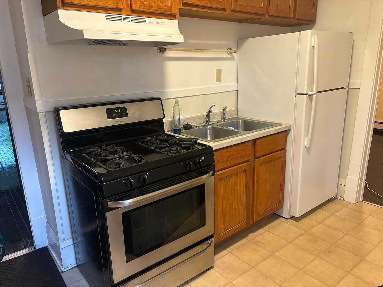 2500 Logan Ave N - Photo 5 of 14