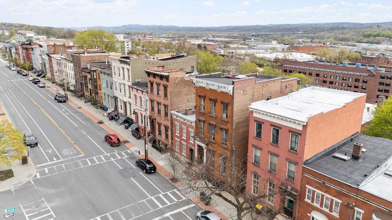 47 Ten Broeck St #B - Photo 3 of 14