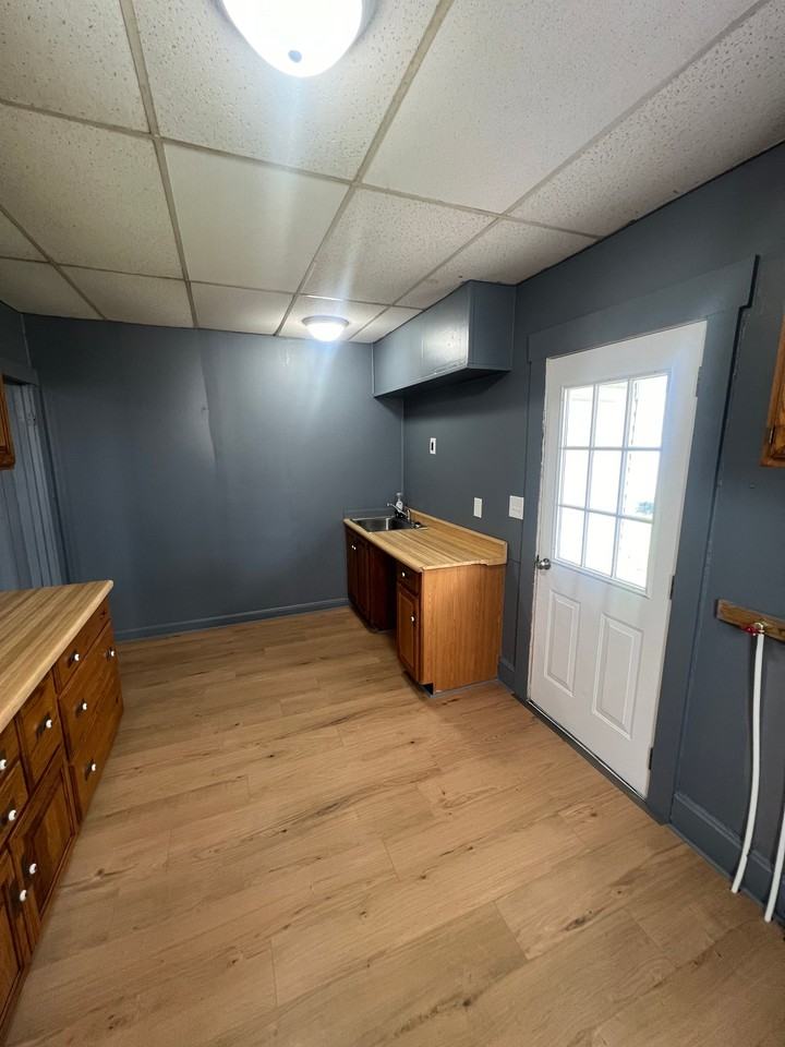 3845 Central Ave - Photo 2 of 7