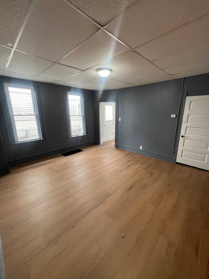 3845 Central Ave - Photo 4 of 7