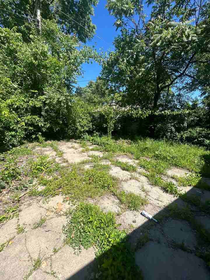 2143 69th St - Photo 7 of 20