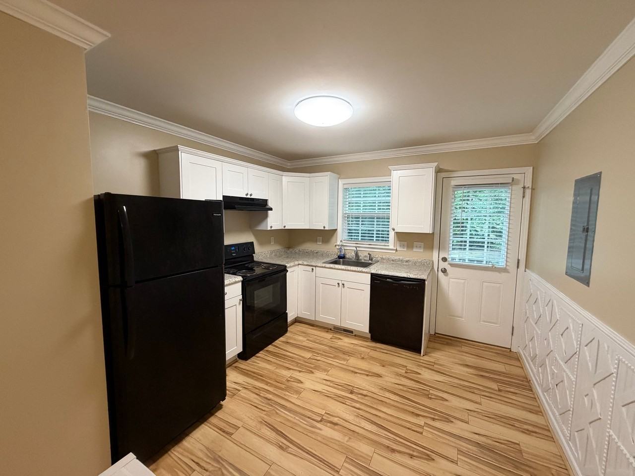 279 Rainey Rd - Photo 7 of 12