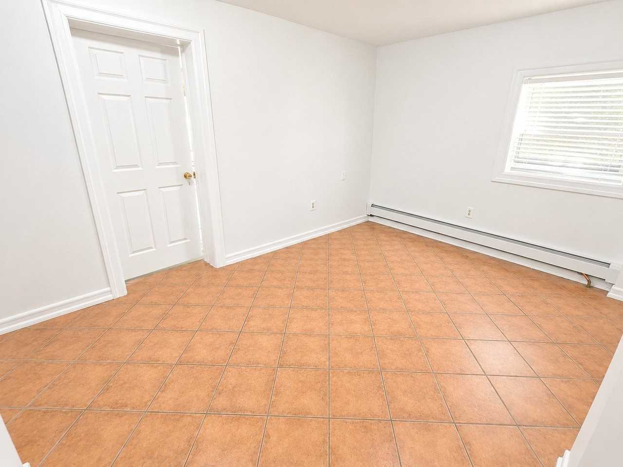 121 Brookside Ave #1F - Photo 6 of 13