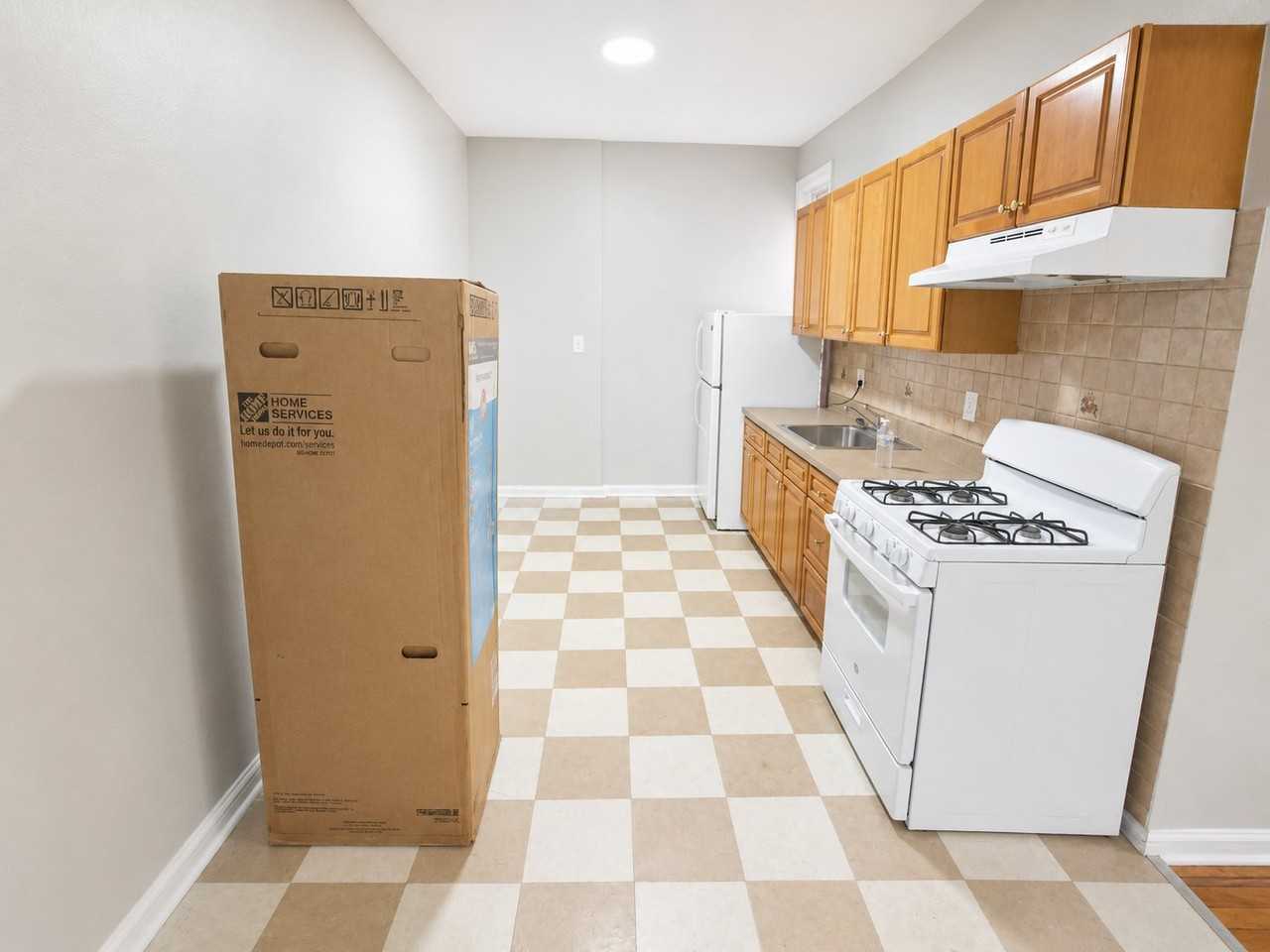 383 Clifton Ave #R1 - Photo 5 of 6