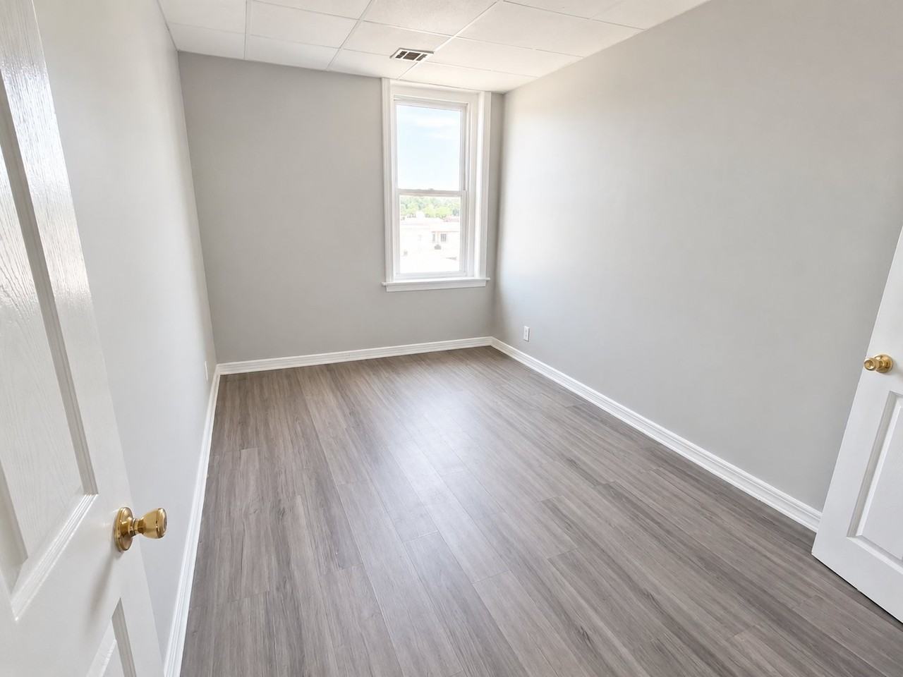 587 N 6th St #3B - Photo 3 of 6