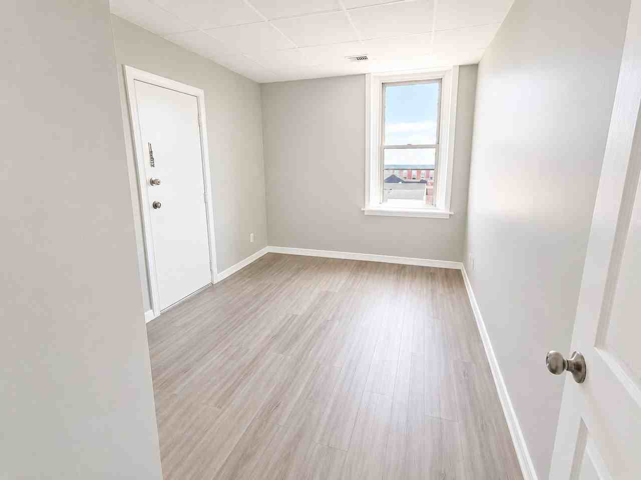 587 N 6th St #3B - Photo 4 of 6