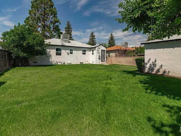 2907 Truxtun Ave - Photo 6 of 12