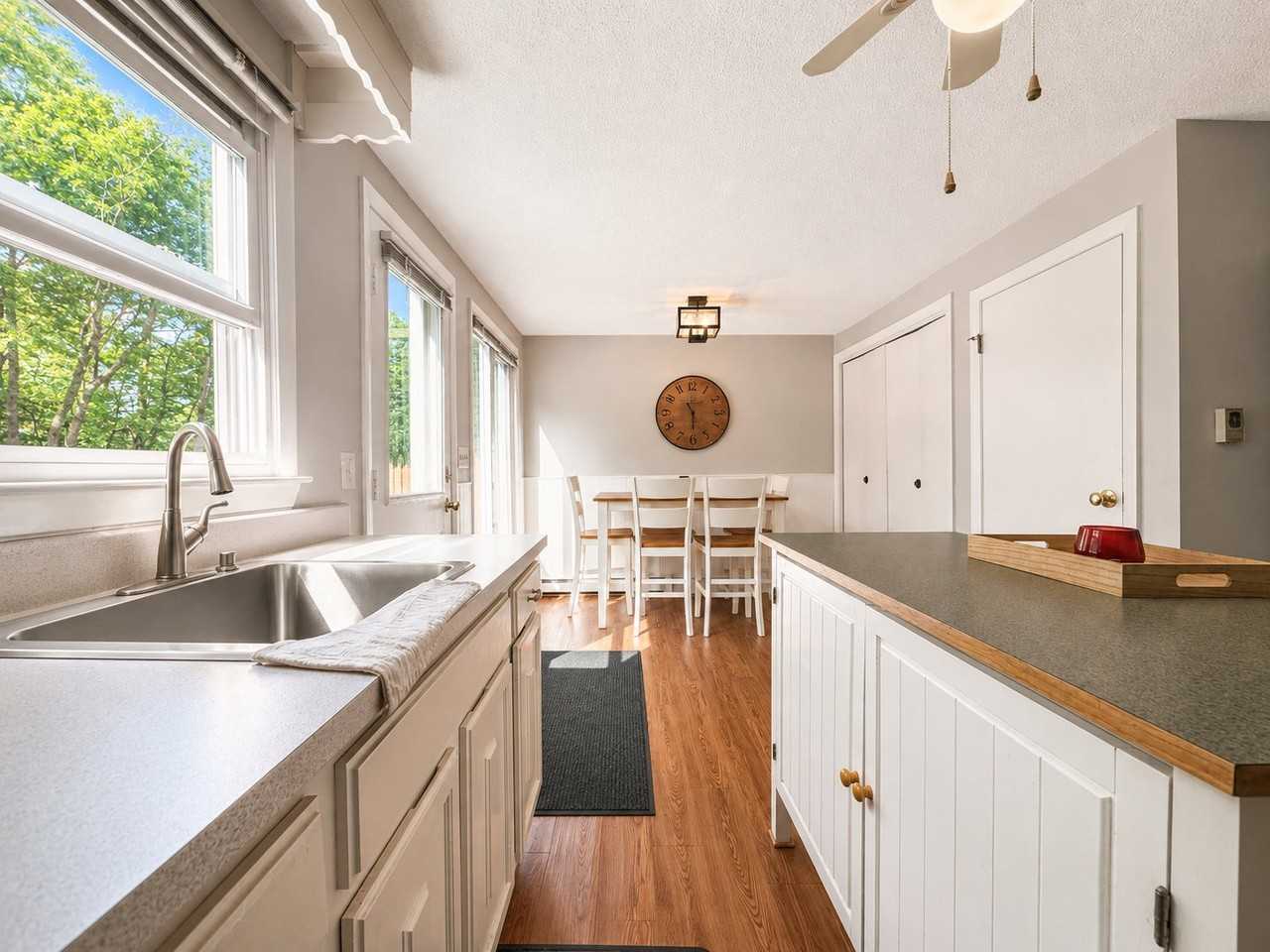 30 Villa Rd - Photo 4 of 20
