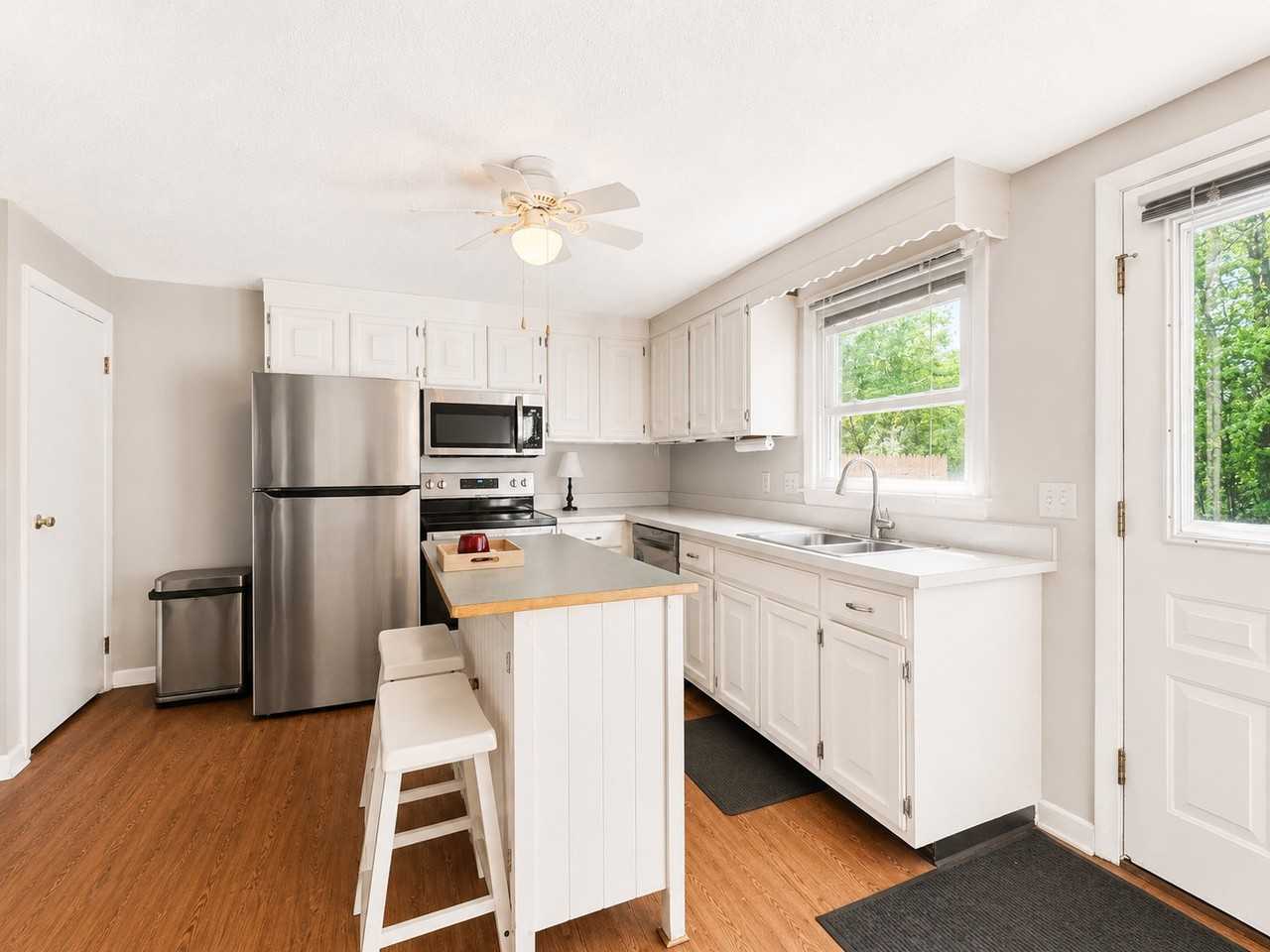 30 Villa Rd - Photo 5 of 20