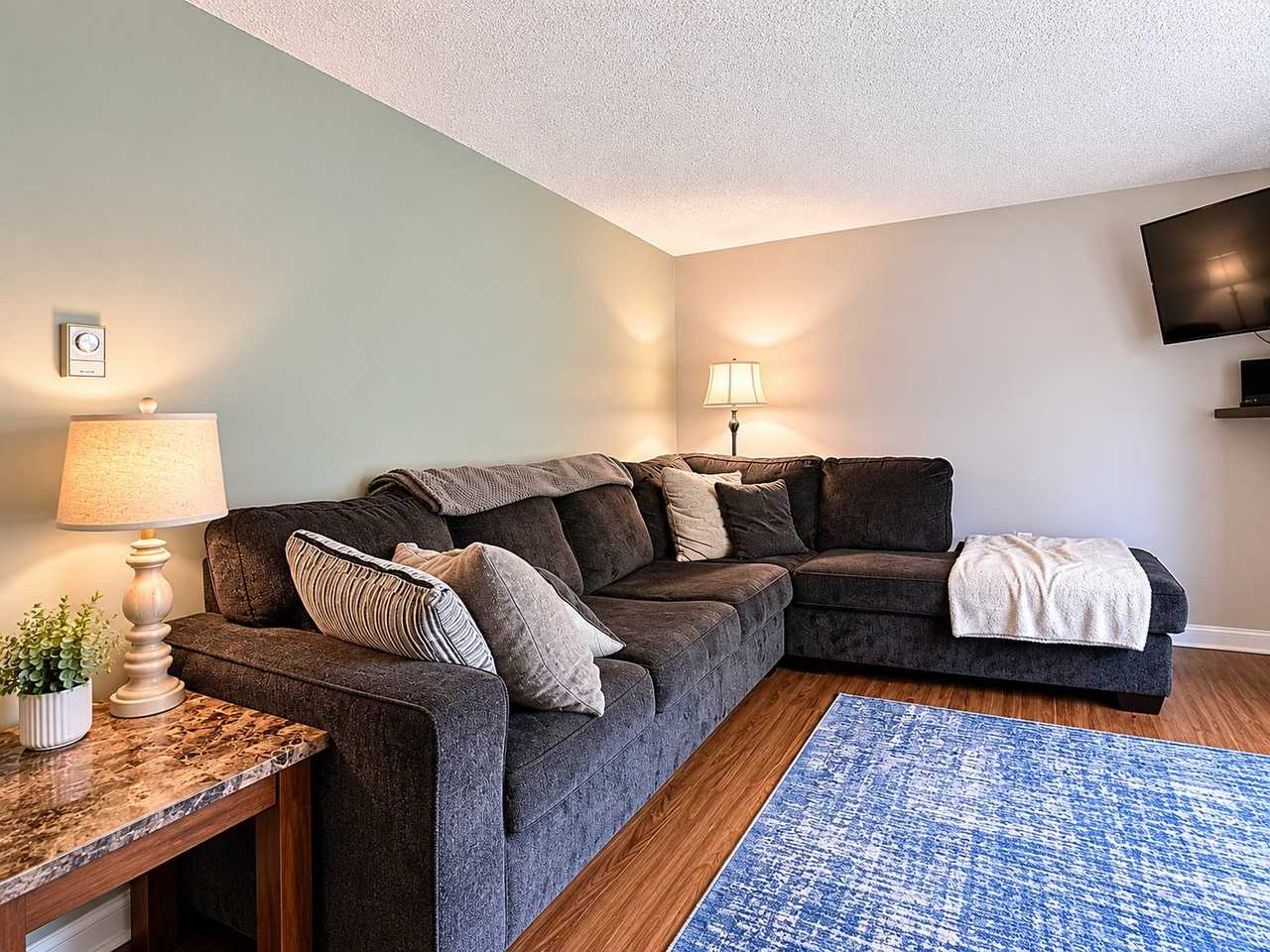 30 Villa Rd - Photo 7 of 20
