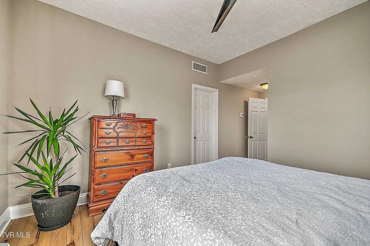 70101 W Locust St - Photo 2 of 14