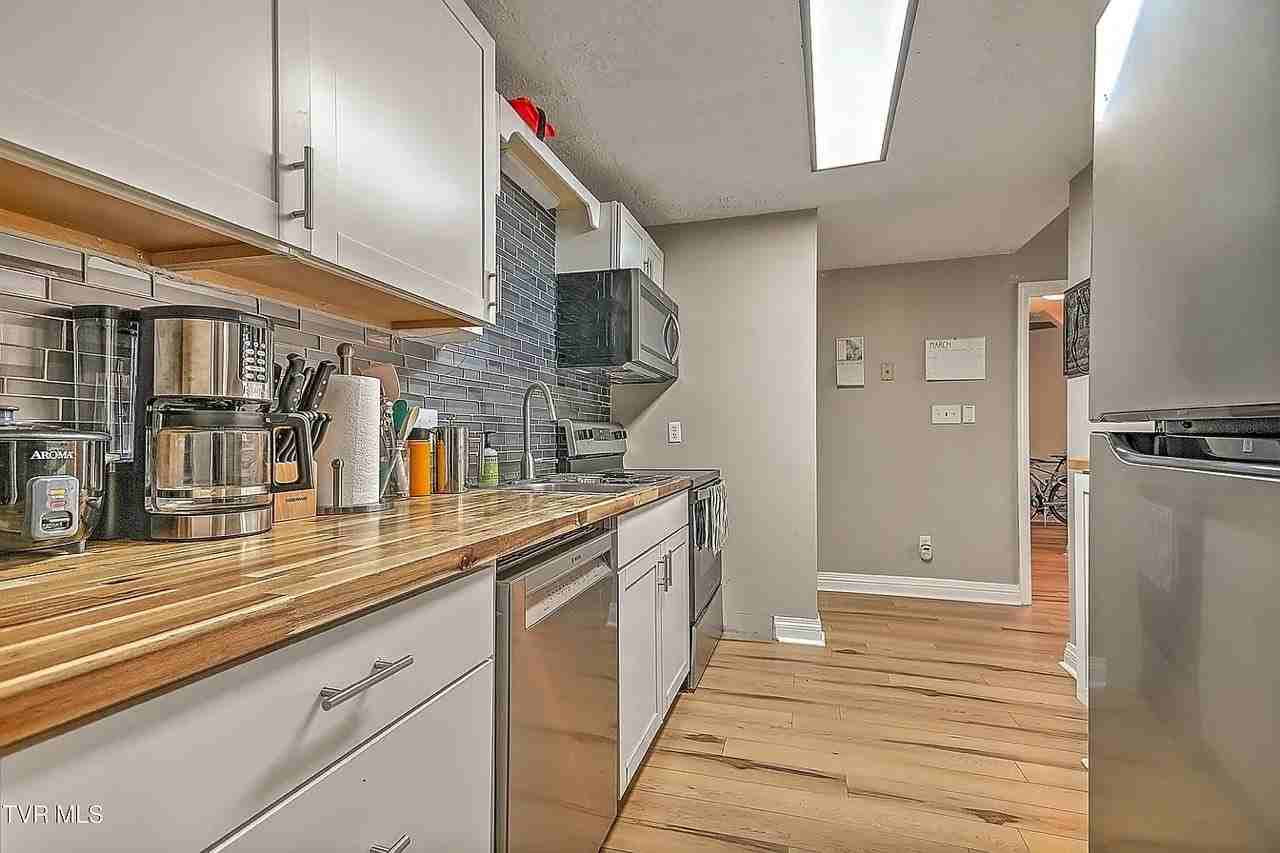 70101 W Locust St - Photo 5 of 14