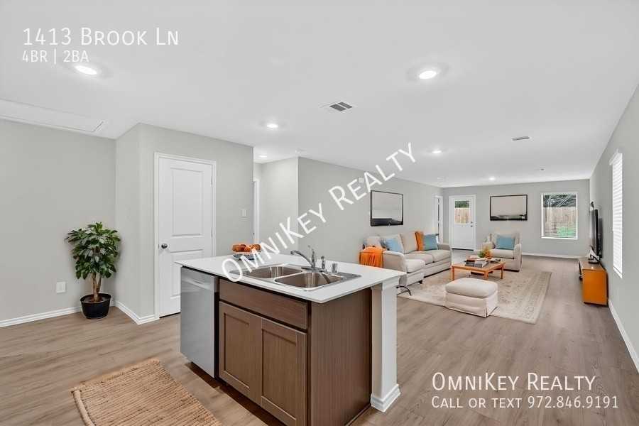 BROOK & - Photo 5 of 24