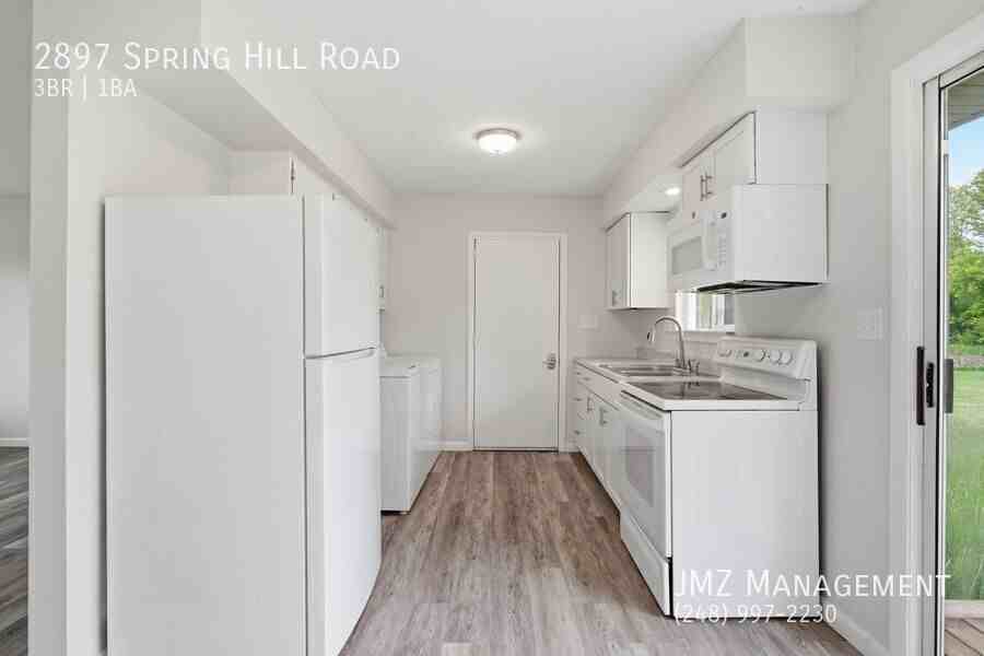 2897 Spring Hill Dr - Photo 3 of 26